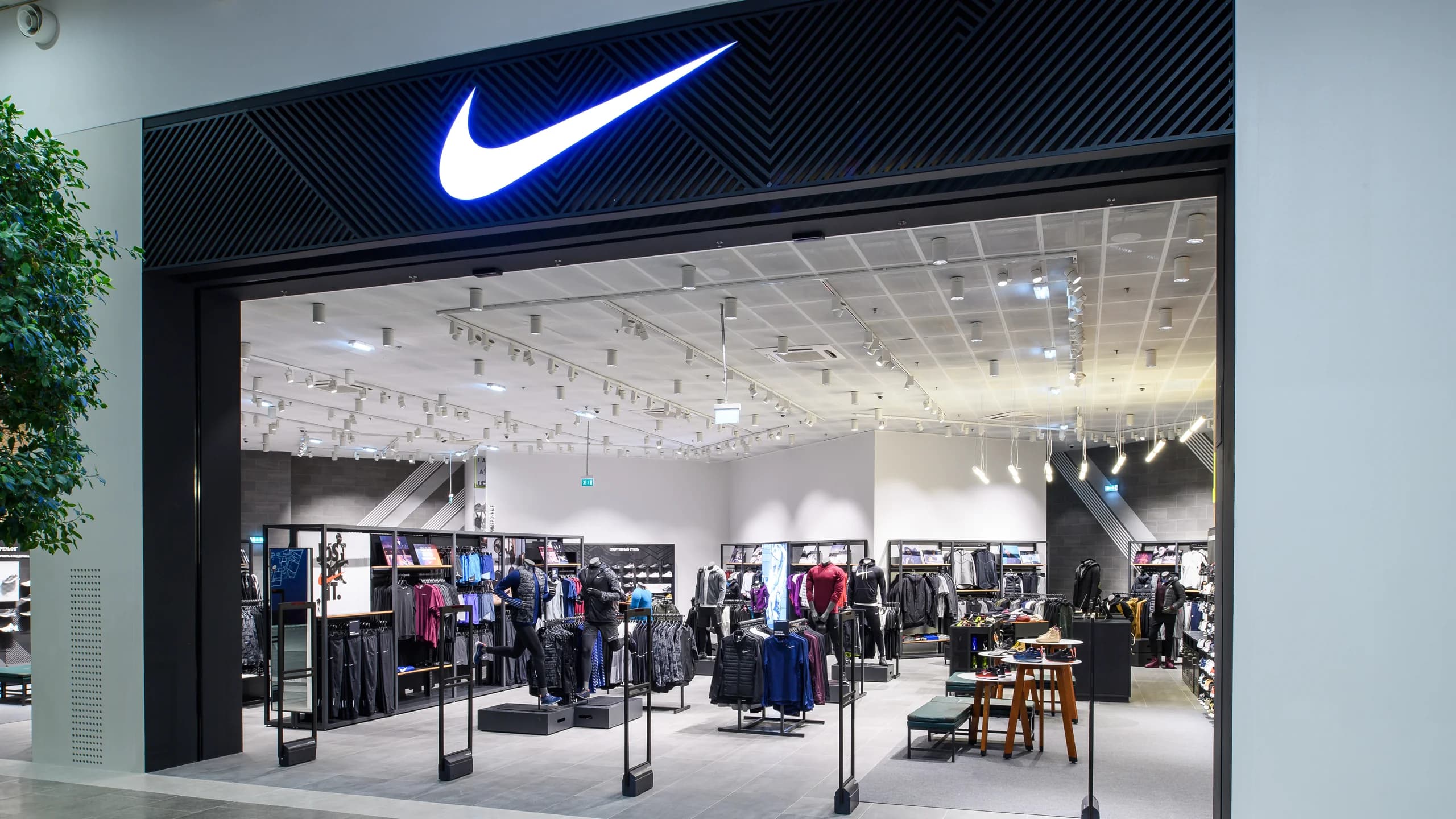 Фасад магазина Nike в ТЦ МЕГА Теплый Стан - 2