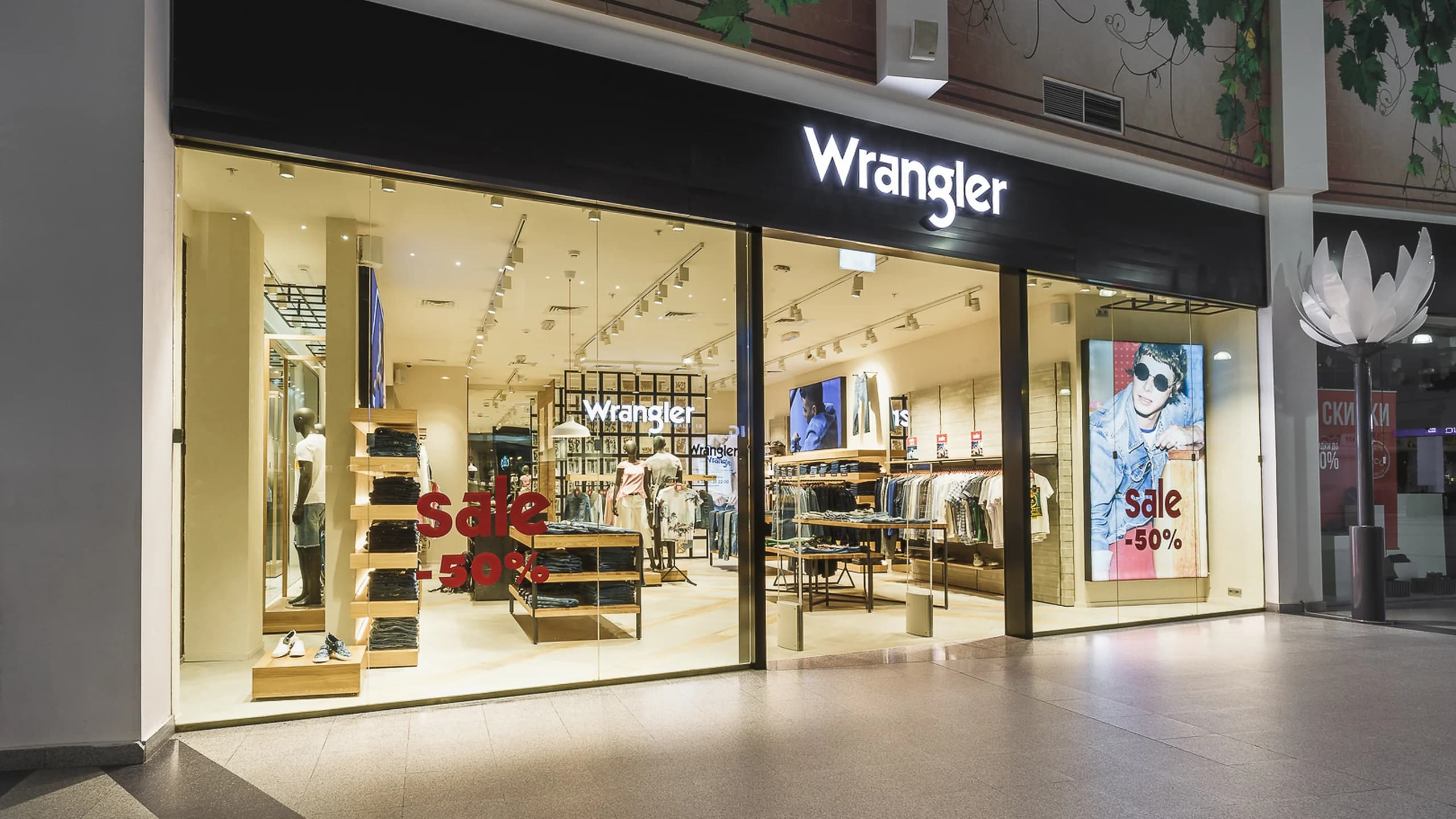 Магазин Wrangler в ТЦ Космопорт