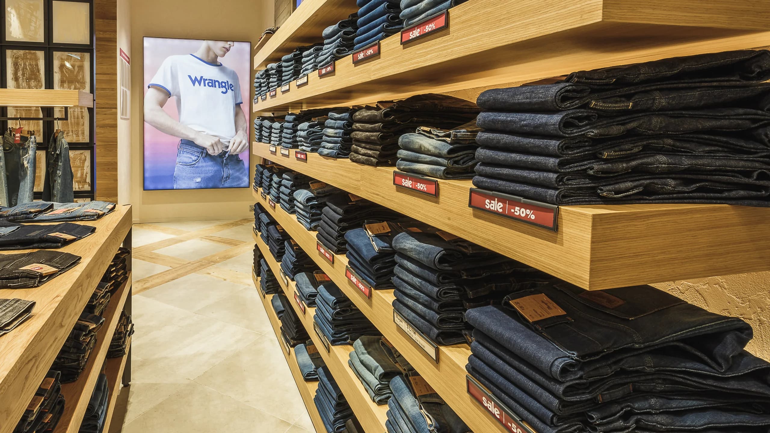 Магазин Wrangler в ТЦ Космопорт - 5