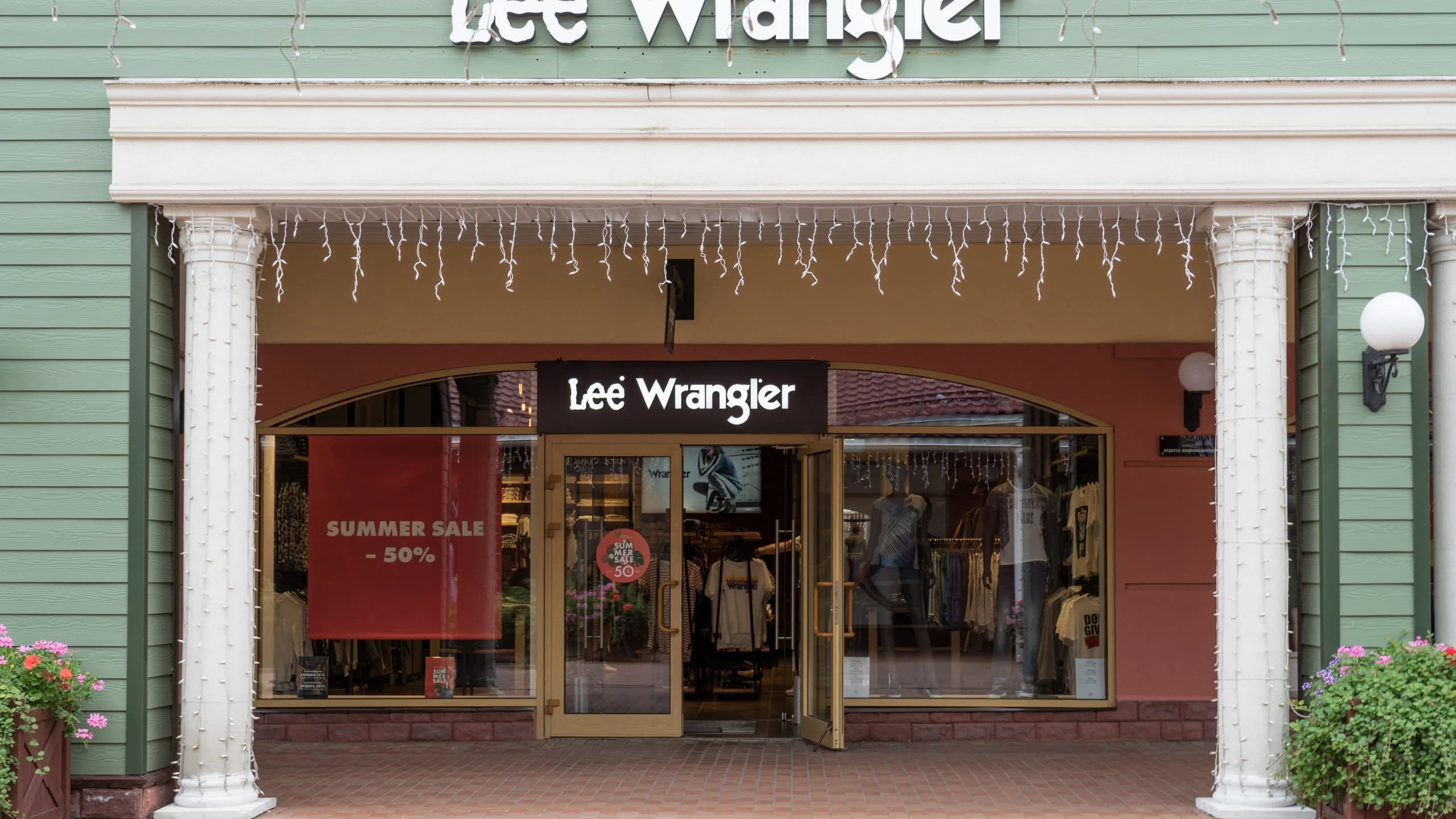 Магазин Lee Wrangler в ТЦ Outlet Village Vnukovo