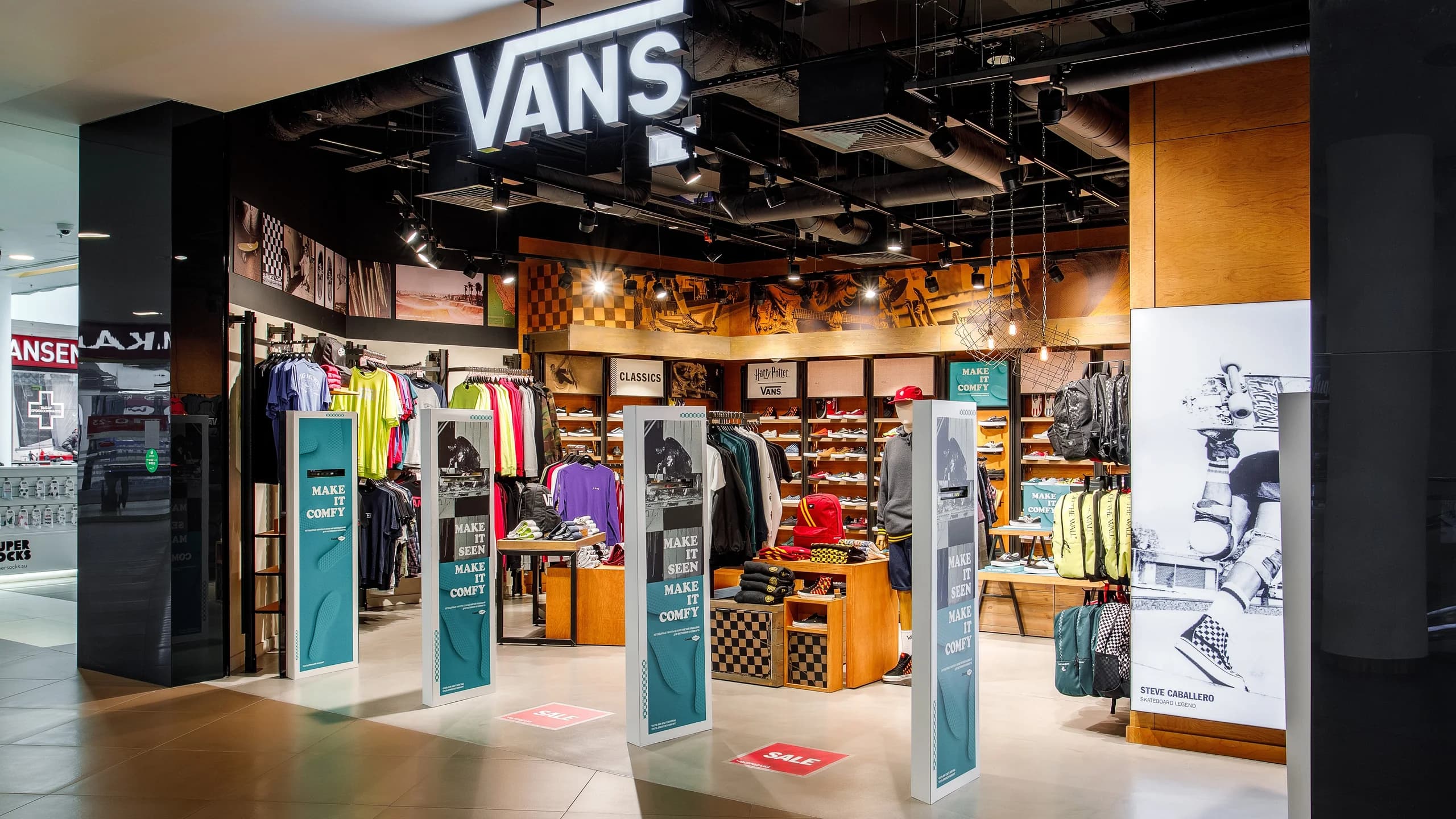 Магазин Vans в ТЦ Галерея