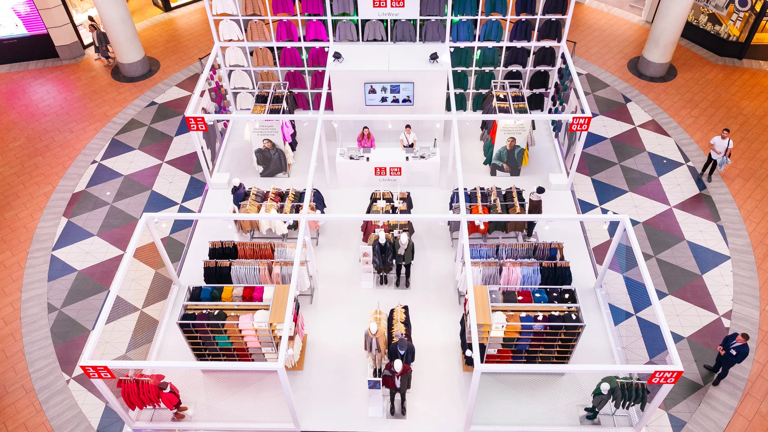 Pop-Up Uniqlo в ТЦ Атриум