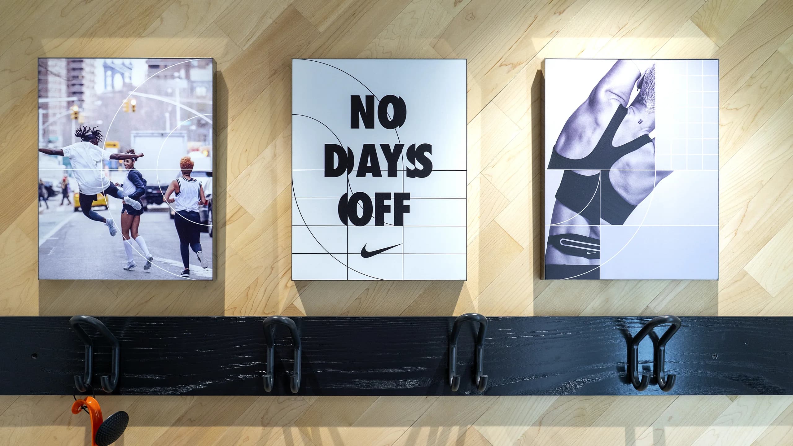 Оформление примерочных в Nike Европолис  - 4
