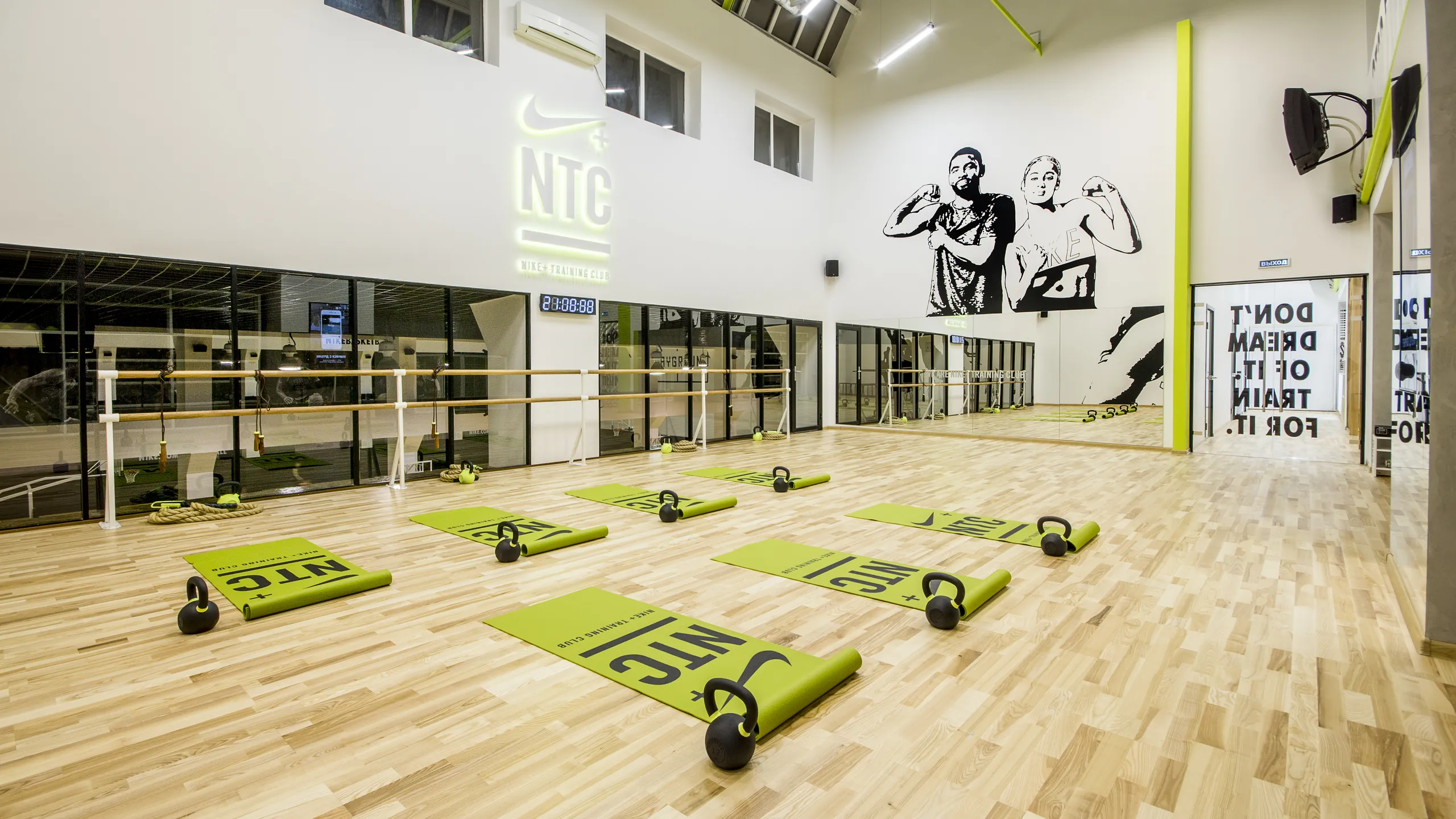 Спортивная студия Nike Training Club