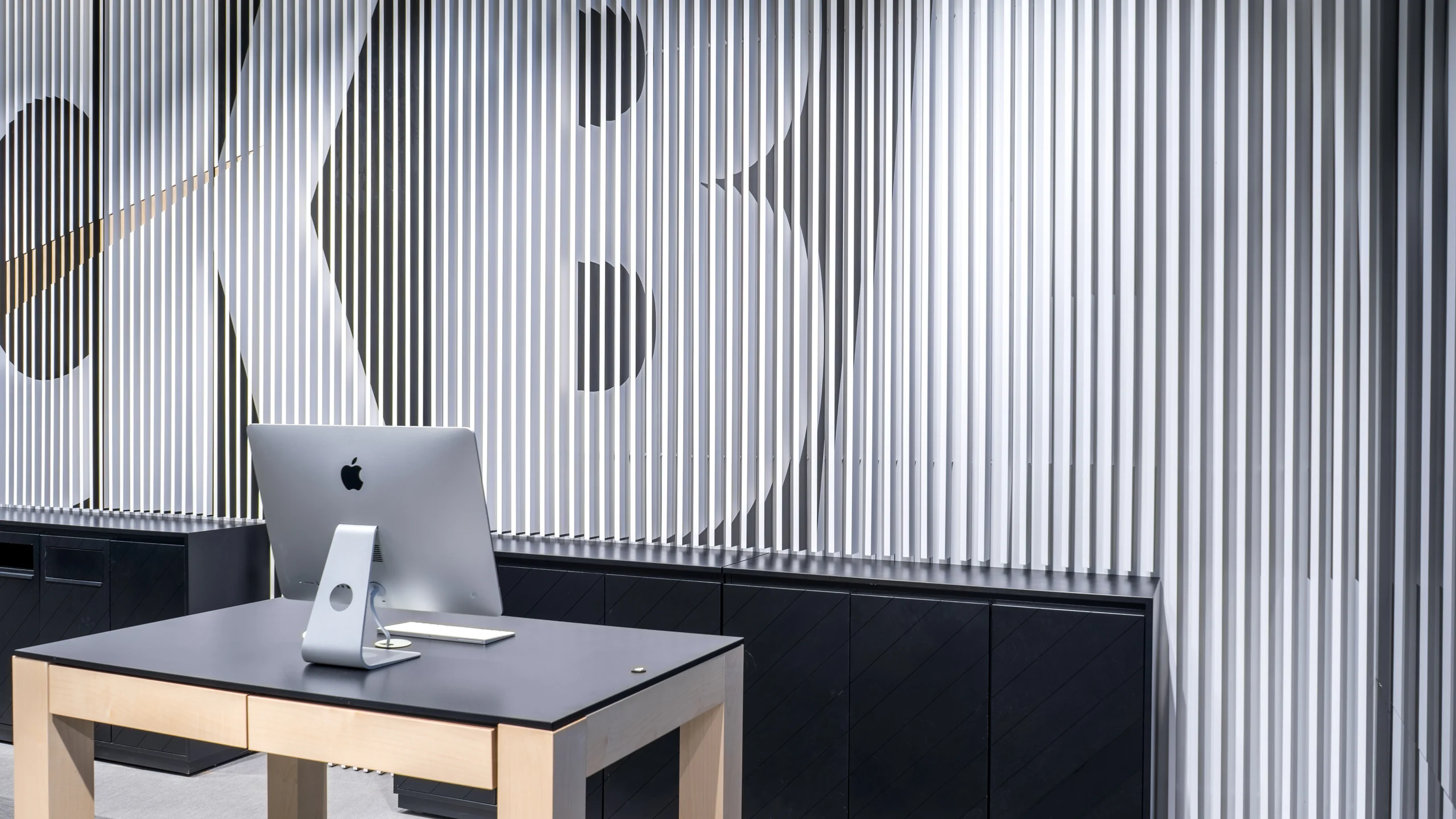 Стена за кассой Nike Кузнецкий Мост  - 3