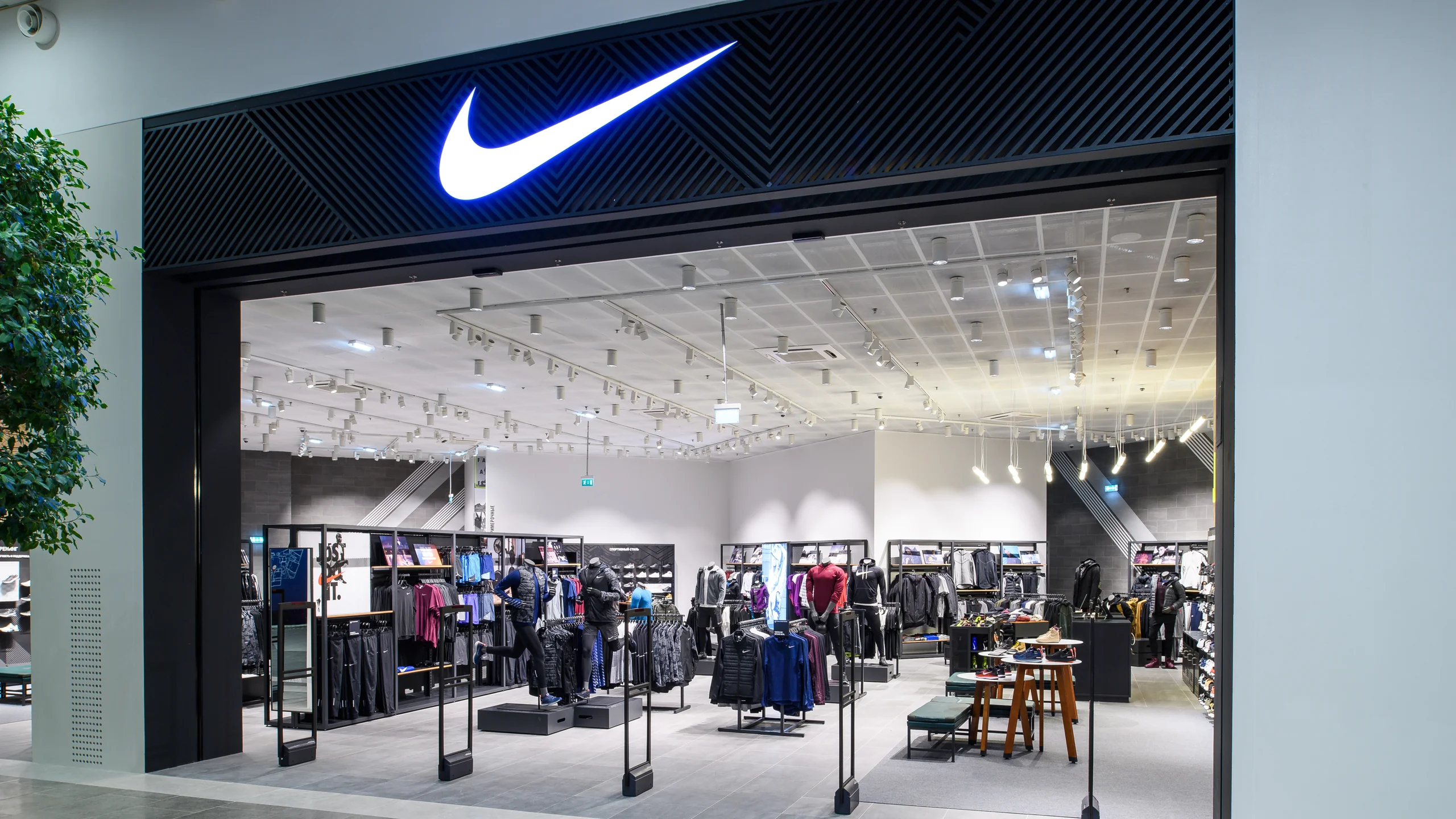 Фасад магазина Nike в ТЦ МЕГА Теплый Стан - 2