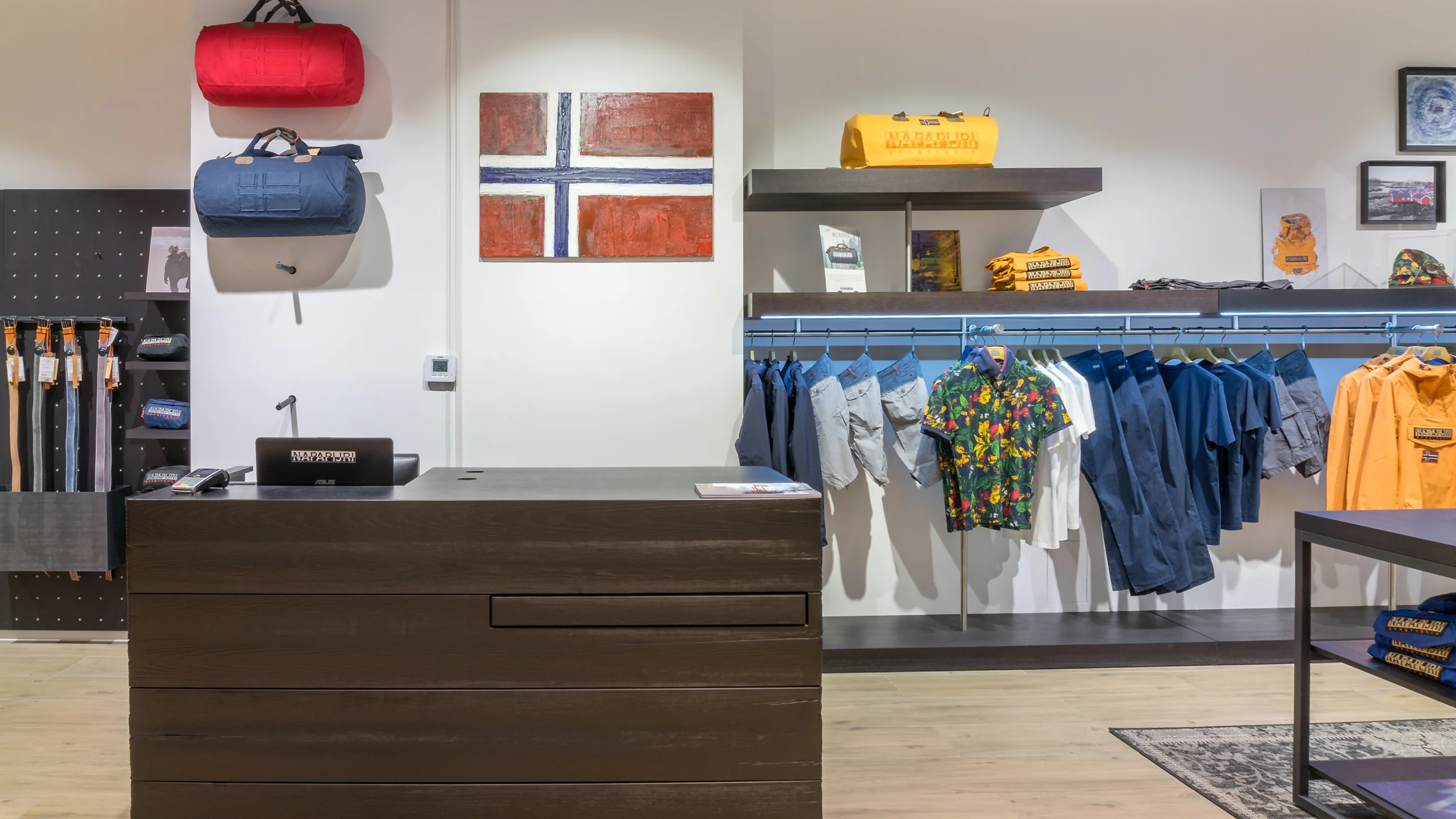 Магазин Napapijri в ТЦ Vegas 24 - 1