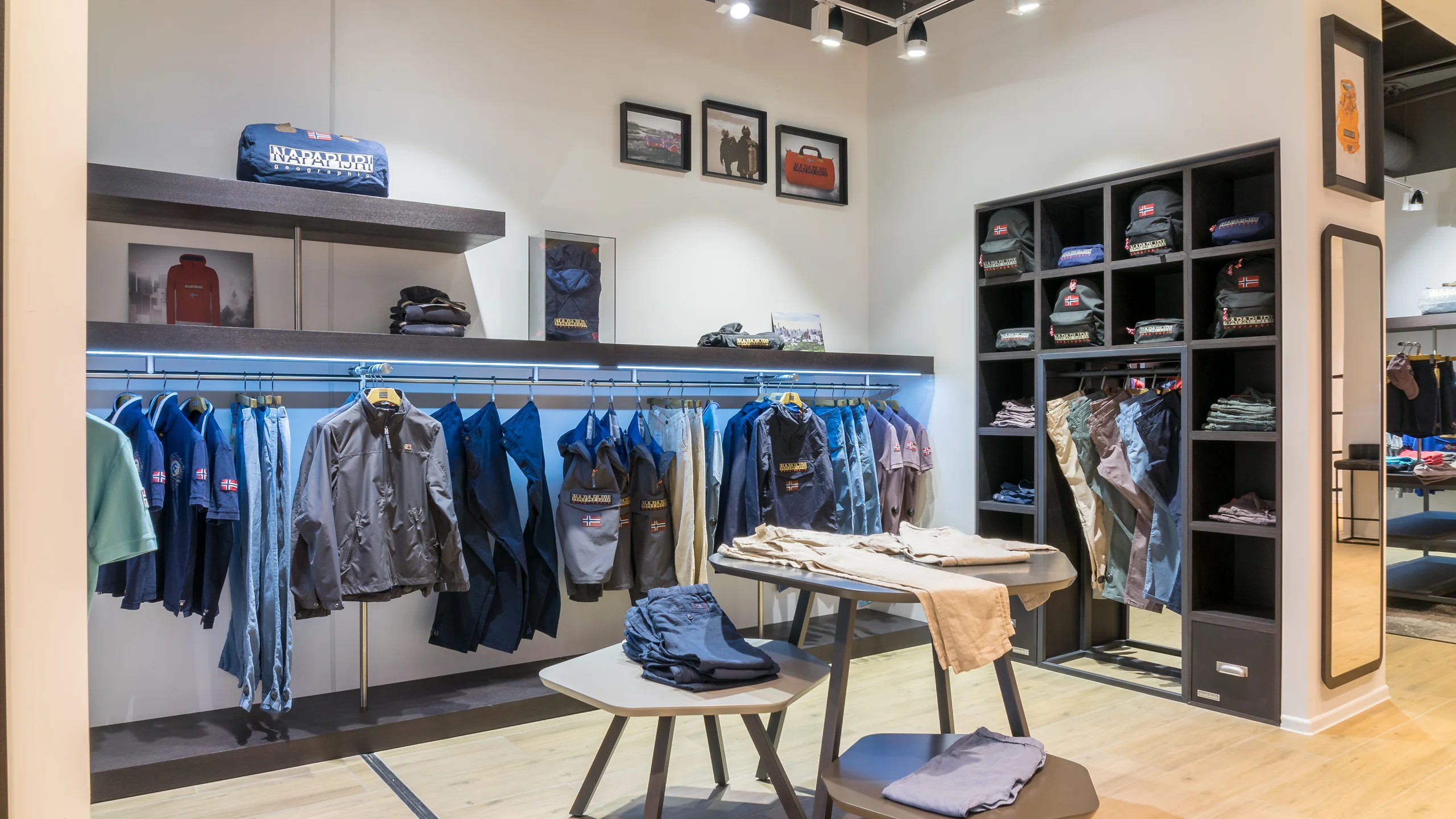 Магазин Napapijri в ТЦ Vegas 24 - 3