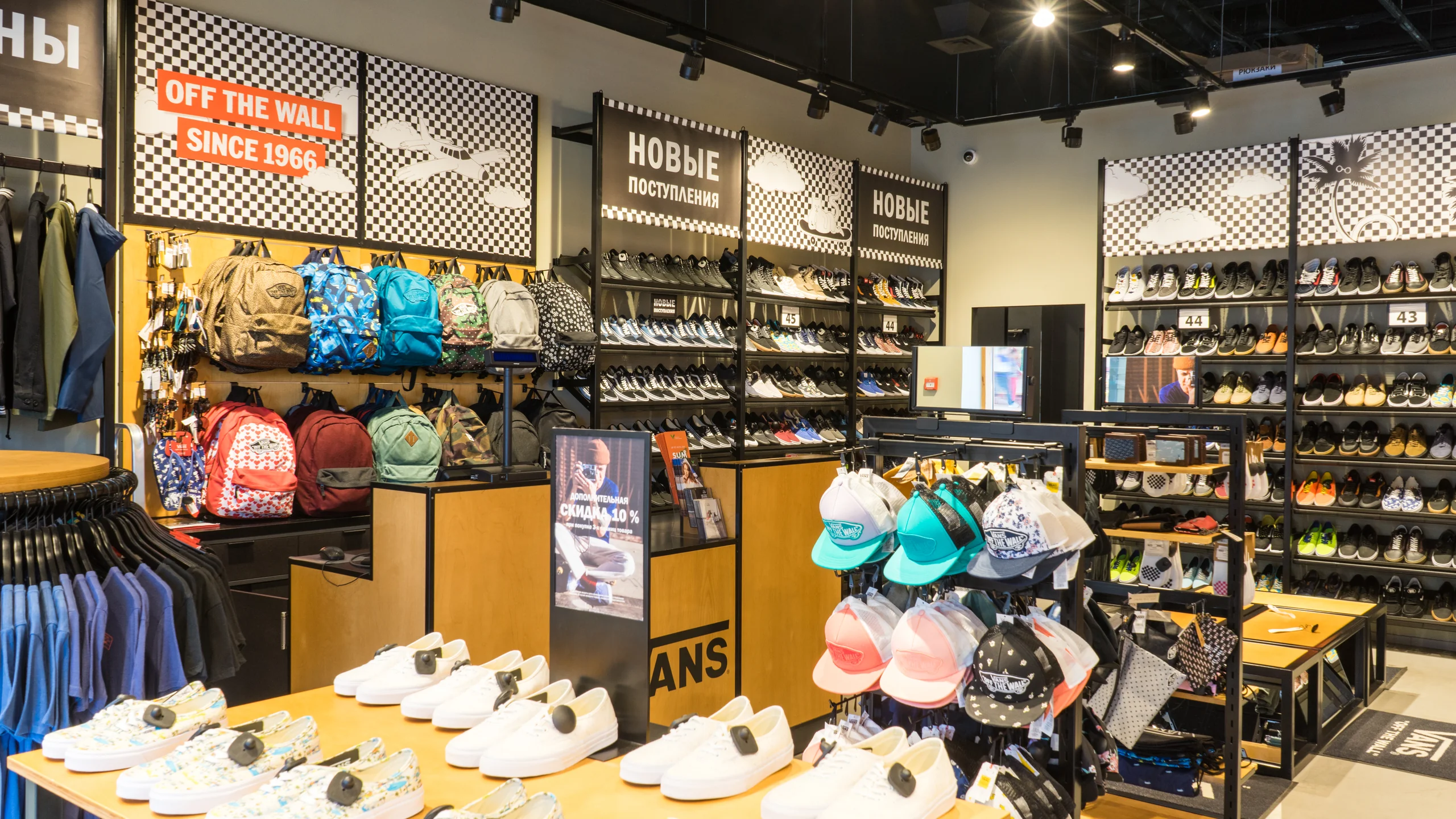 Магазин Vans в Outlet Village Vnukovo - 2