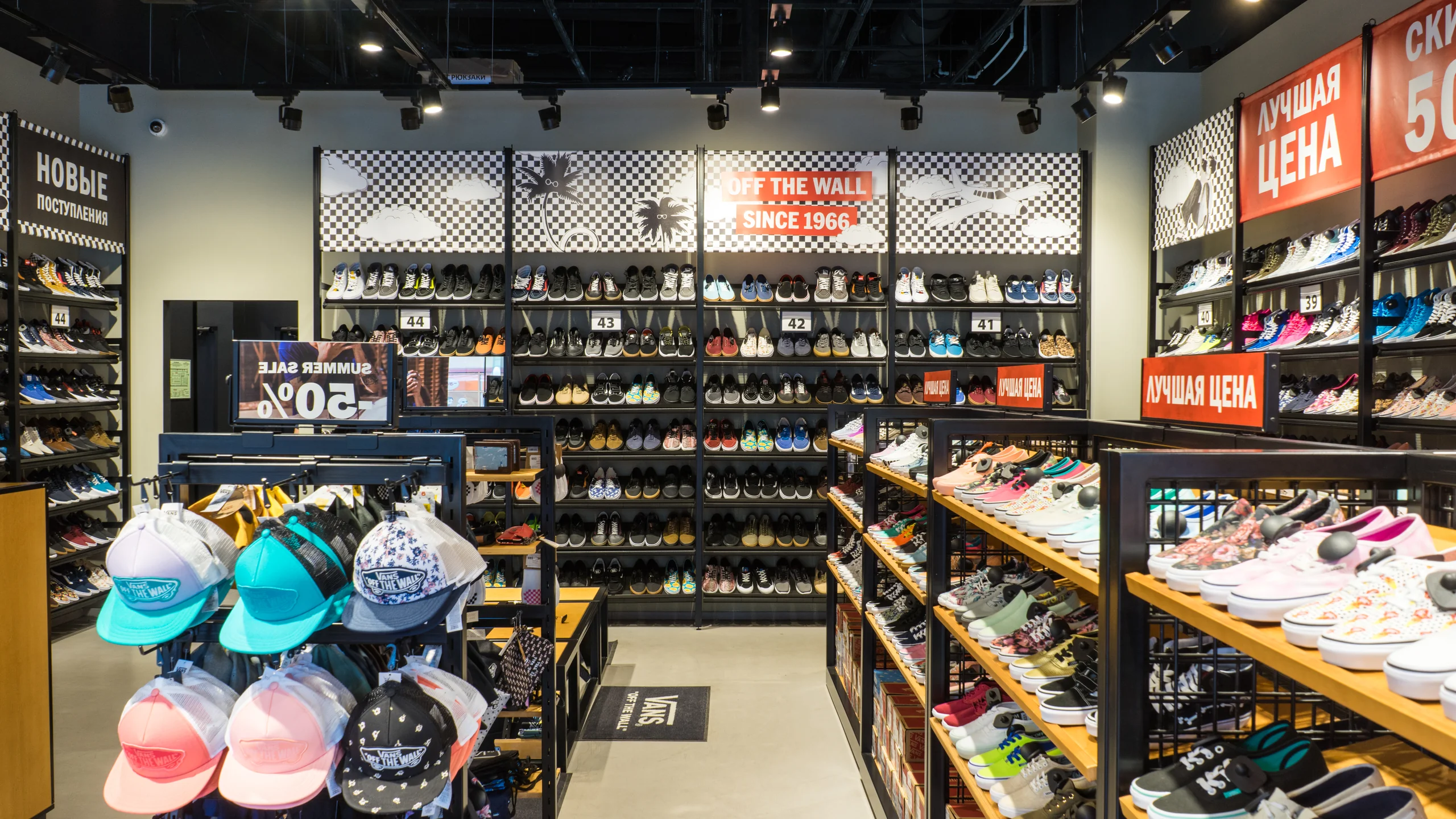 Магазин Vans в Outlet Village Vnukovo - 3