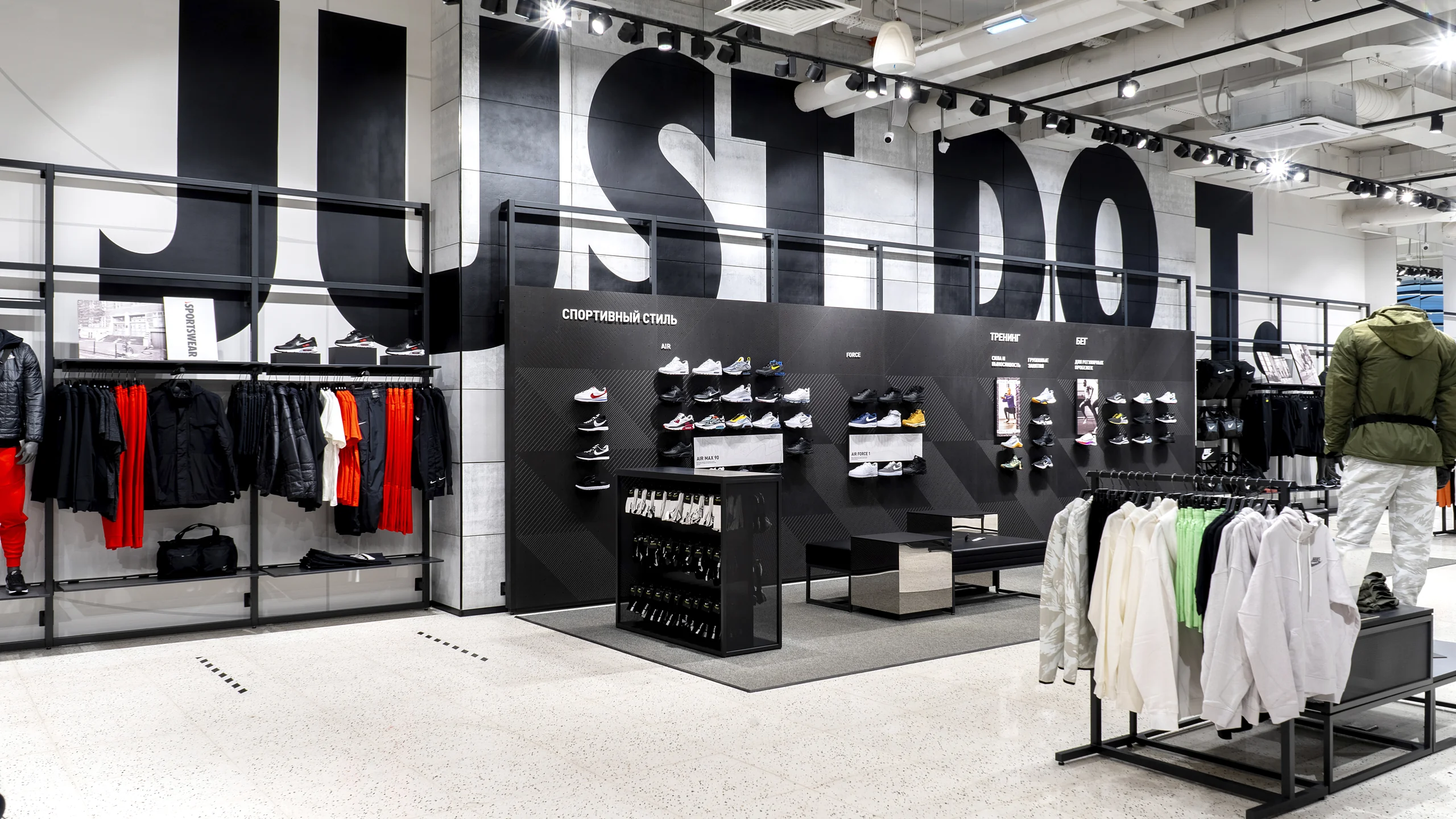Оформление стен в Nike ТЦ Европолис - 2