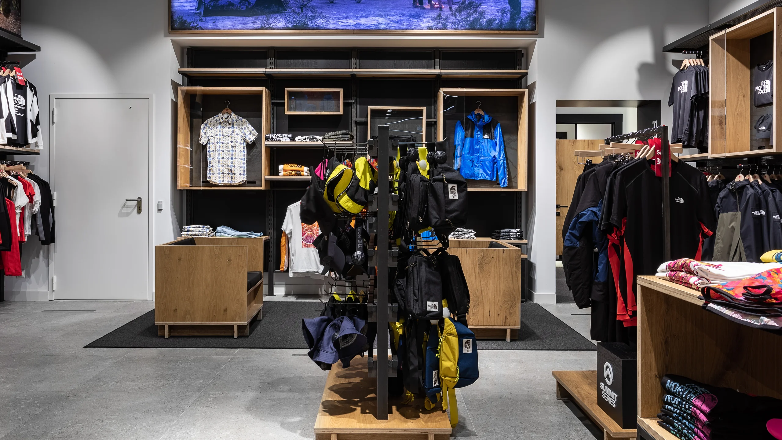 Магазин The North Face в ТЦ Галерея - 4