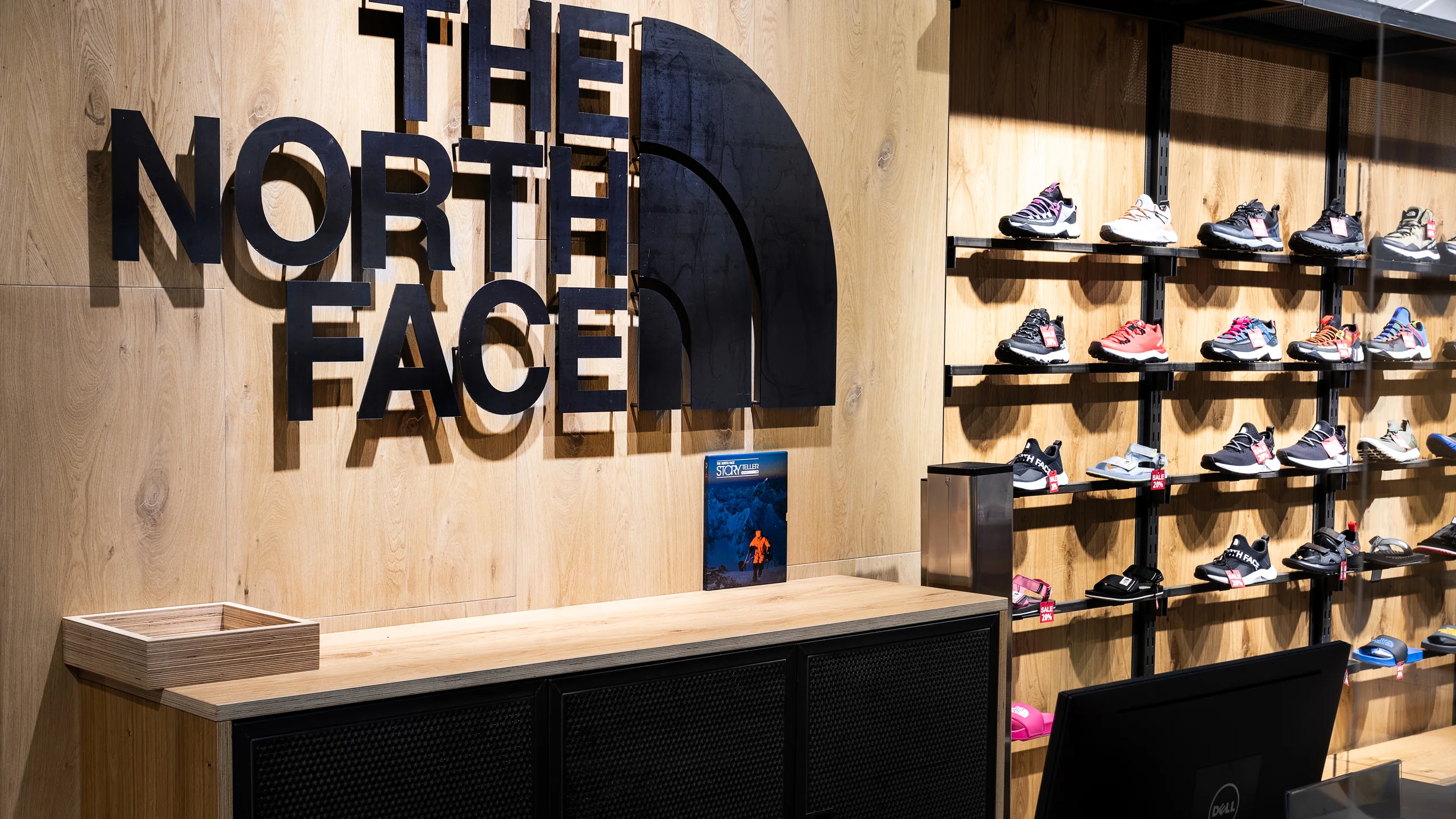 Магазин The North Face в ТЦ Галерея - 5